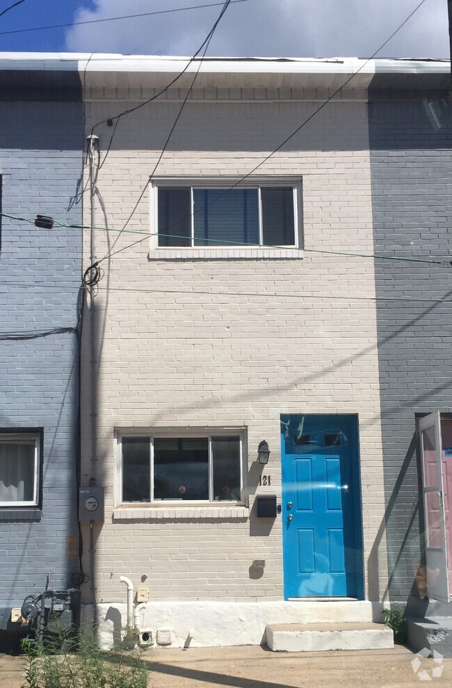 Building Photo - 121 40th St