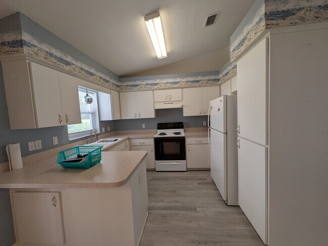 Building Photo - Lovely 3/2/2 Citrus Springs home with Hot Tub