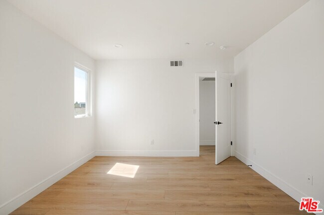 Building Photo - 1619 2nd Ave