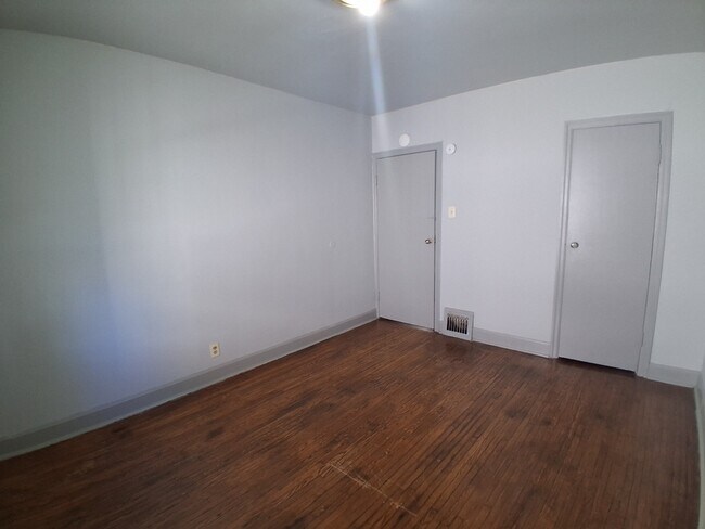 Building Photo - 28 S Virginia Ave