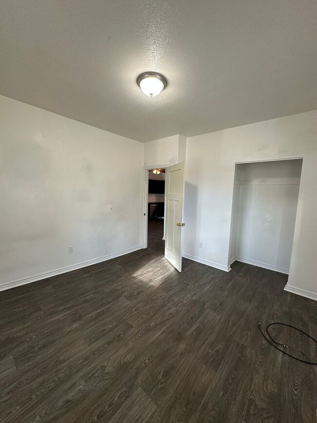 Building Photo - 2 Bed / 1 Bath House