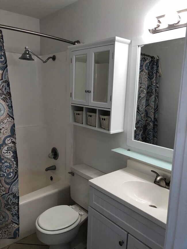 Building Photo - 5192 NE 6th Ave