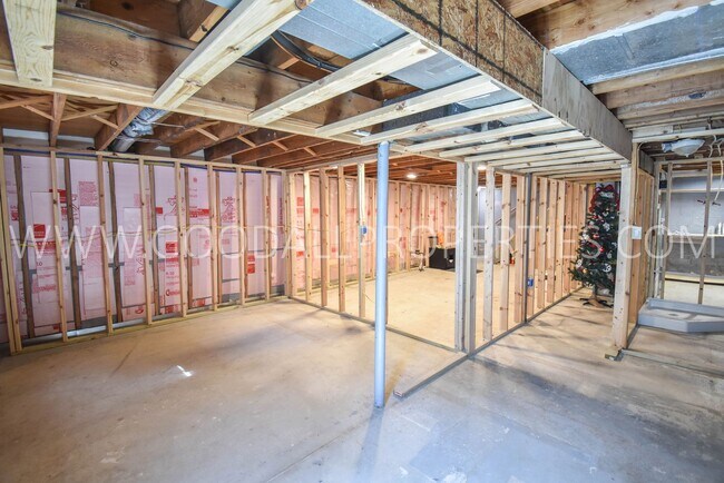 Building Photo - 2 Bedroom 2 Bath Home in Des Moines