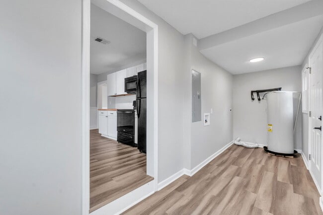 Building Photo - Stylish 2-Bedroom, 1-Bath Home with Contemporary Finishes ($1200/mo rent***)