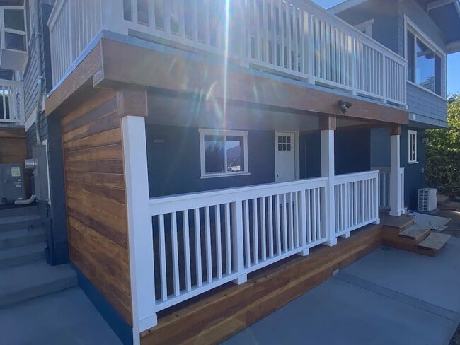 Building Photo - 8090 Vista Dr