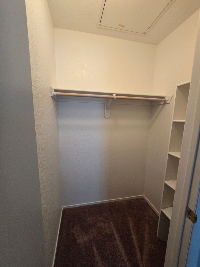 Building Photo - ***GREAT 1 BEDROOM/ 1 BATH CONDO ON SECOND...