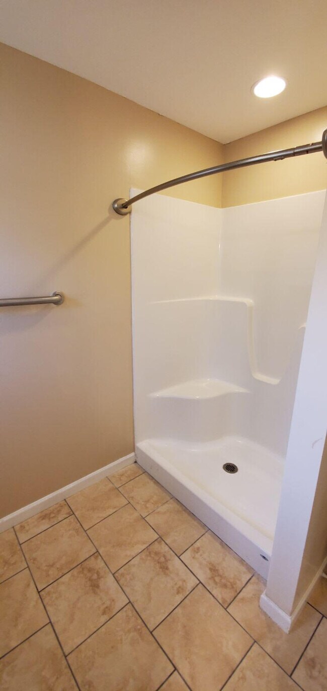 Building Photo - 302 Joel Rd