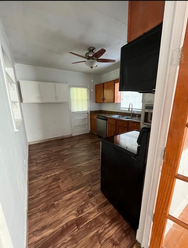 Building Photo - 1031 Oakland Dr