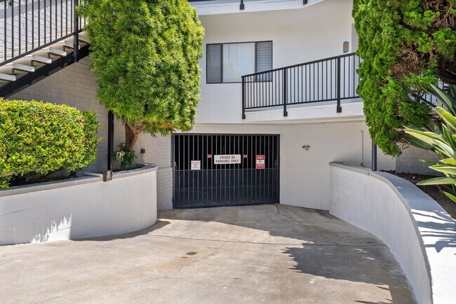 Building Photo - Live in Luxury: Spacious Sanctuary - Oceanfront Condo View Home with Mesmerizing Pacific Views