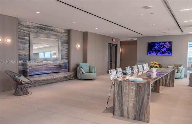 Building Photo - 700 NE 26th Terrace