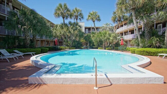 Building Photo - Coastal Condo Living with Pensacola Bay Views, Waterfront Pool Access & Prime Location Near Downt...