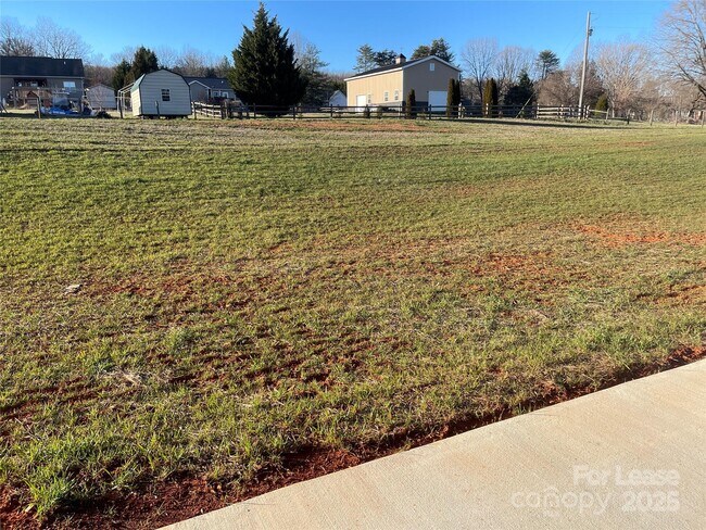 Building Photo - 4013 Eugene Dr