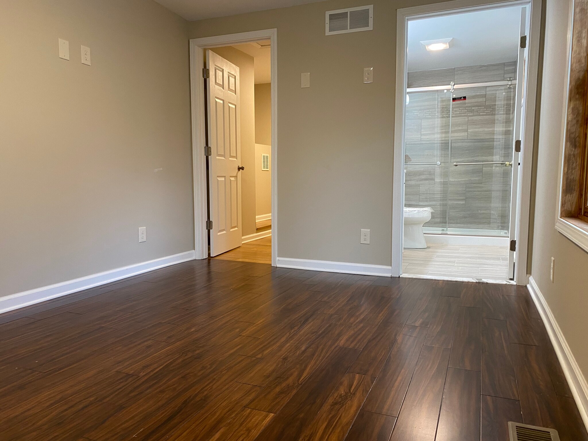 Master BR - 1301 Jones Dr