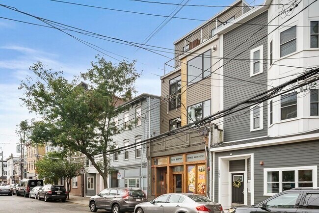 Building Photo - 303 Sumner St