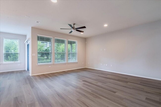 Building Photo - 10515 Turnbull Loop