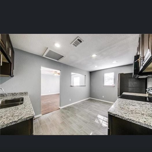 Building Photo - 5136 Bourquin St