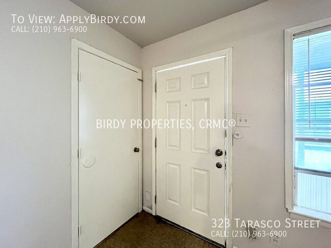 Building Photo - Charming 2-Bedroom Duplex in San Antonio -...