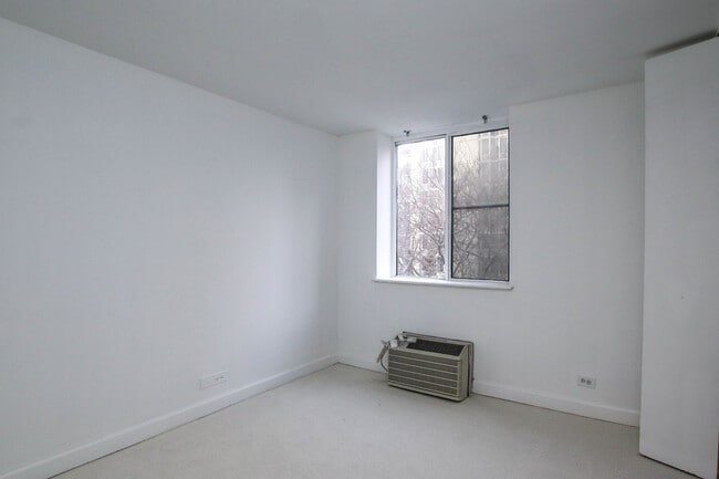 Building Photo - 1339 N Dearborn St