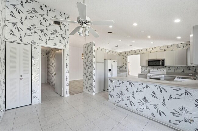 Building Photo - 9476 El Clair Ranch Rd