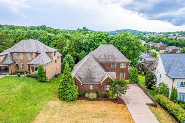 Building Photo - Custom built home in a great location in B...