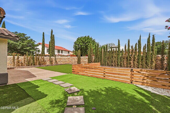 Building Photo - 3121 Tierra Paola Ln