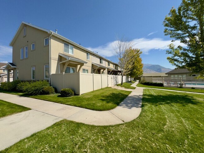 Building Photo - 634 E 60 S