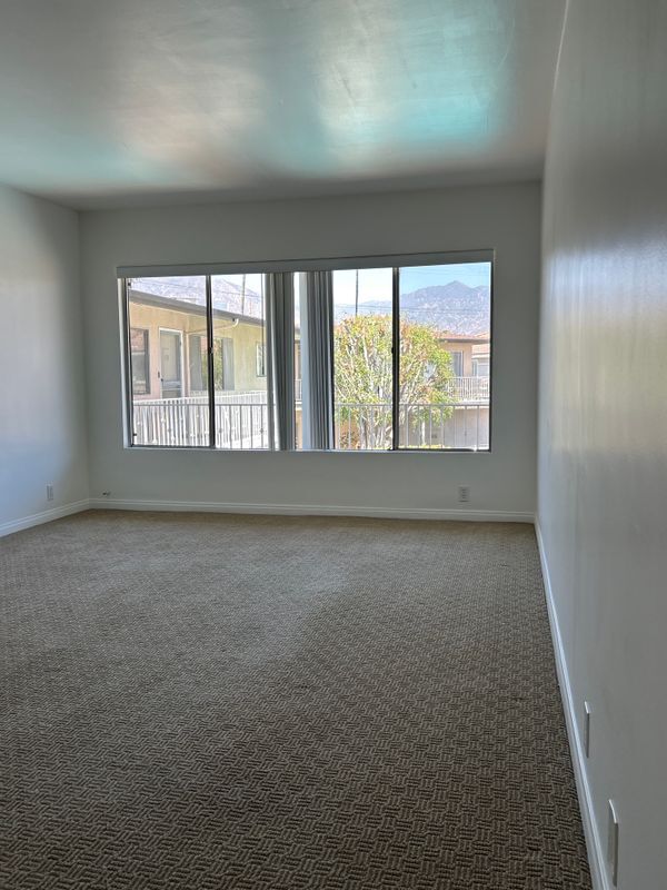 Building Photo - 637 Fairview Ave