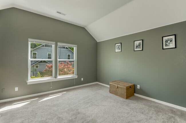 MAIN HOUSE - UPSTAIRS BEDROOM #2 - 421 5th Ave