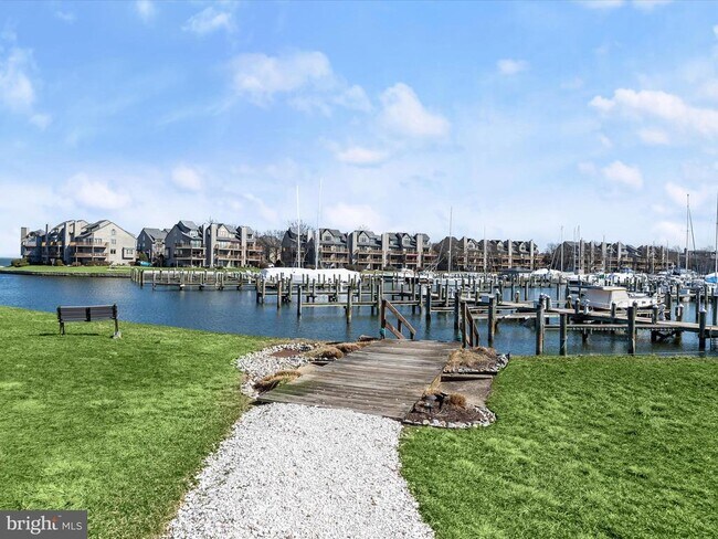 Building Photo - 7024 Channel Village Ct