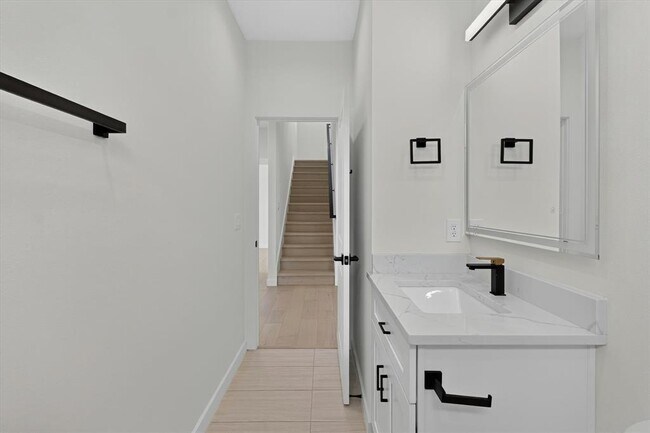 Building Photo - 5305 Ledesma Rd
