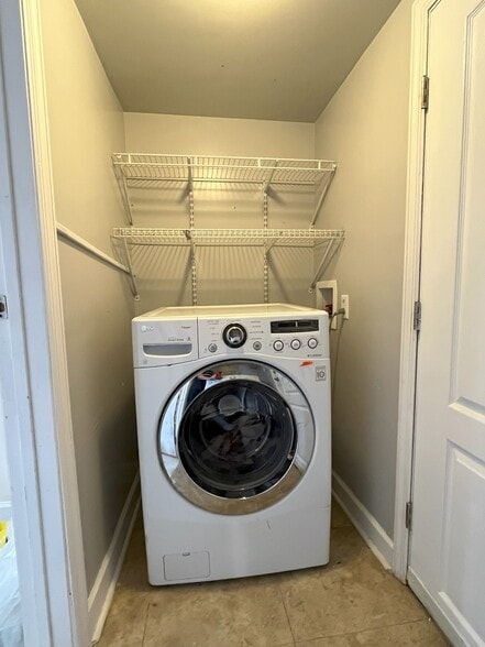 Building Photo - 3803 Lookout Dr