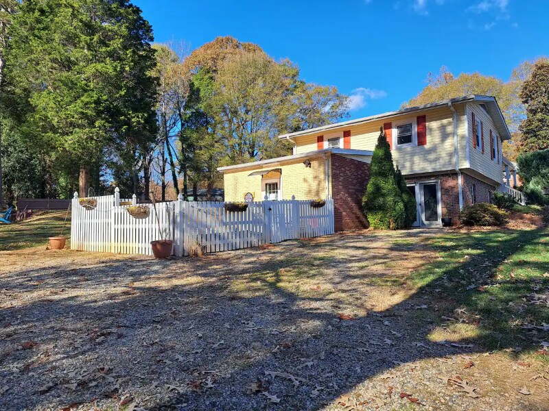 Building Photo - 6401 Teague Ln