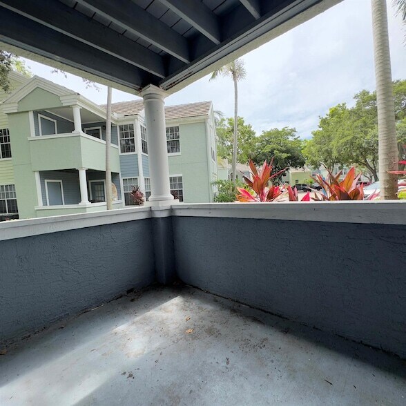 Building Photo - 1000 Crystal Way