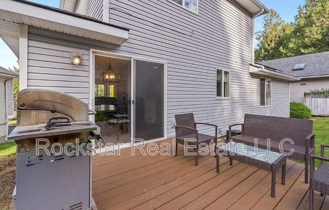 Building Photo - 607 W Persimmon Ln