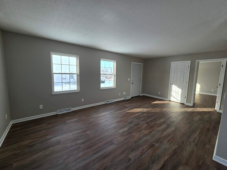 Building Photo - 1674 Ridgeview Ct