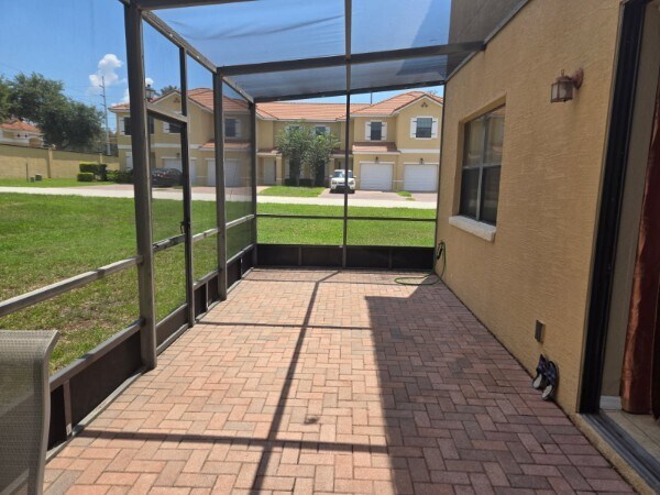 Building Photo - 1250 Clove Dr