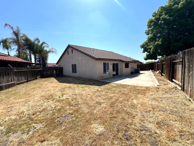 Building Photo - 308 Lake Valley Dr
