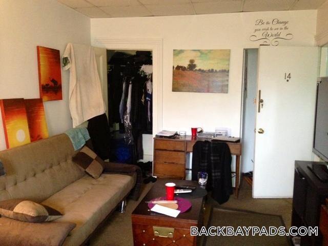 Building Photo - 405 Beacon St