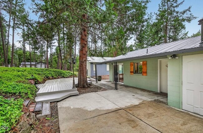 Building Photo - 981 Upper Applegate Rd