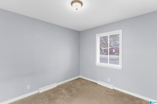 Building Photo - 9805 Maple Ln