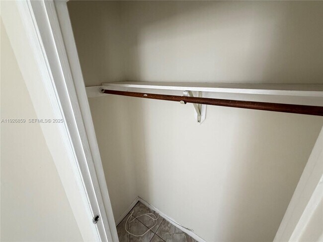 Building Photo - 4801 SW 18th St