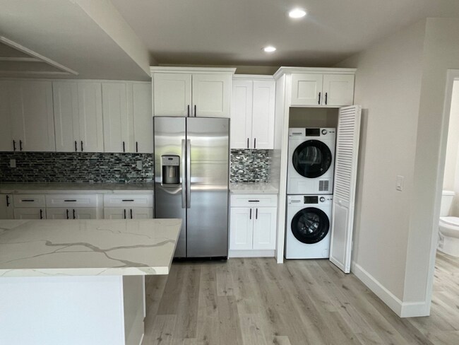 Building Photo - 2284 Dunlop St