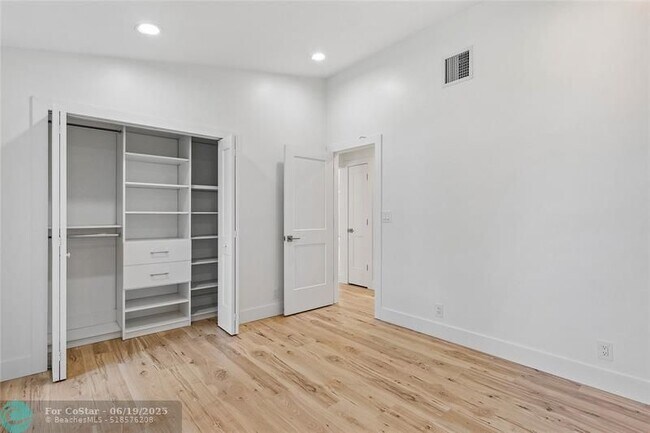 Building Photo - 6148 NW 74th Terrace
