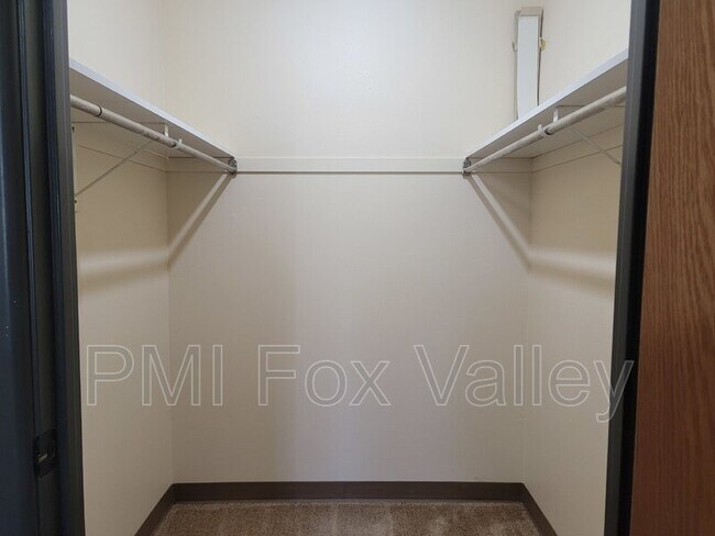 Building Photo - 104 Sycamore Dr