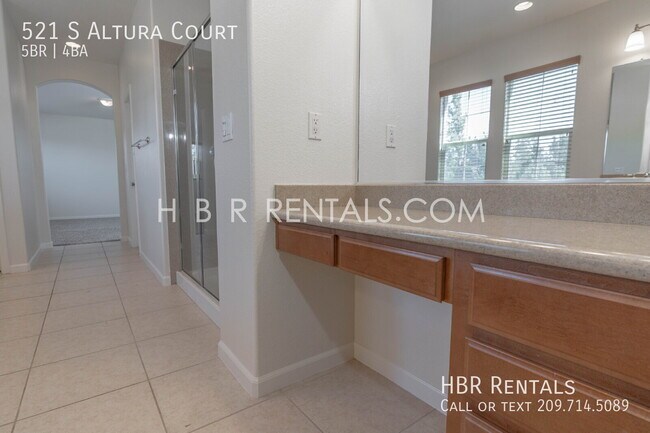 Building Photo - 521 S Altura Ct