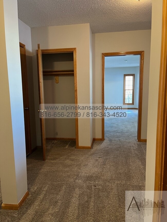Building Photo - Beautiful California Split in Platte County