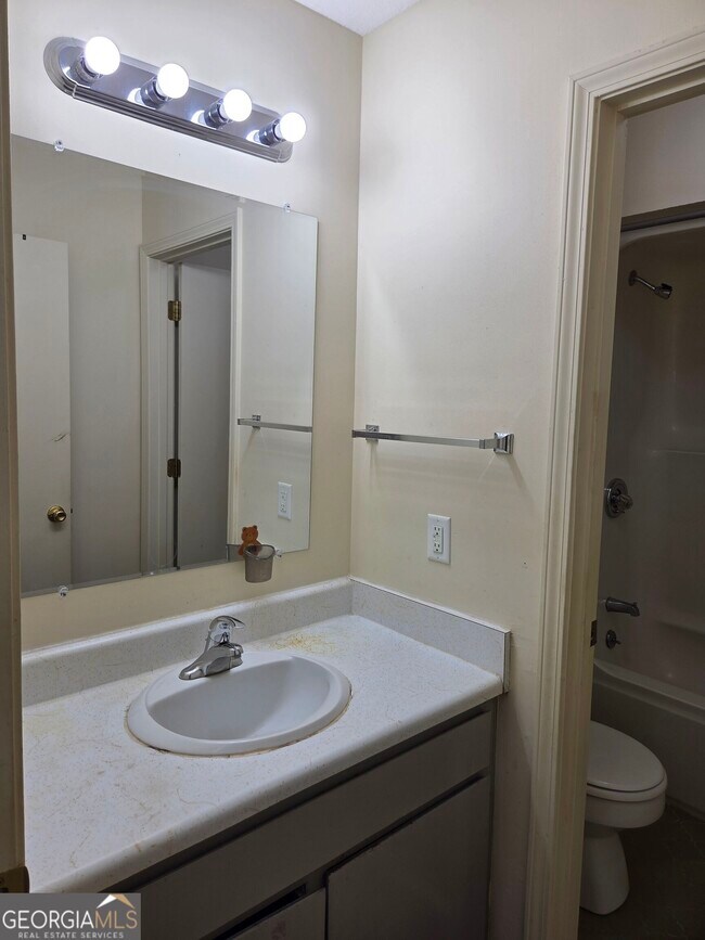 Building Photo - 301 Arlington Dr