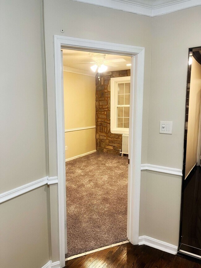 Building Photo - Move in Special! 2 Bed 1 Bath SE DC