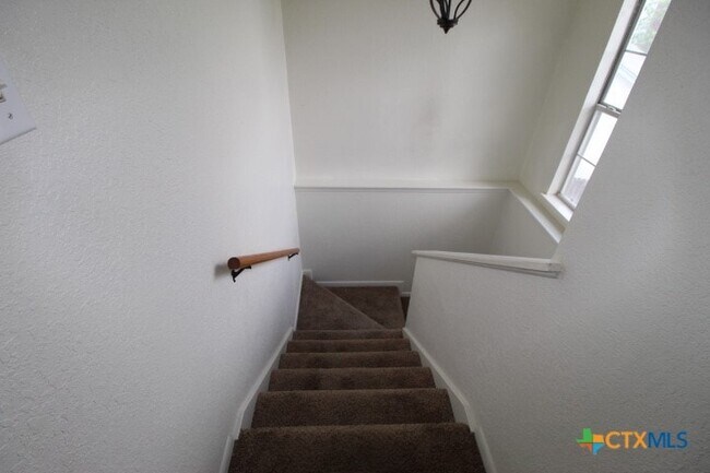 Building Photo - 2412 Skylark Cir