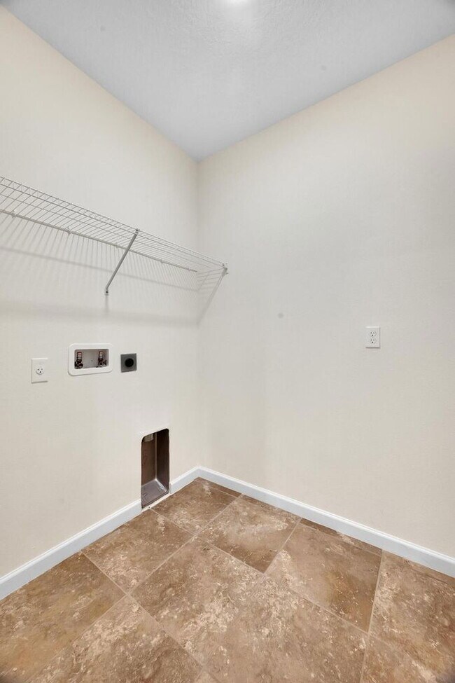 Building Photo - 2538 SE Rock Springs Dr
